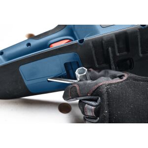 GKE 18V-40 chainsaw